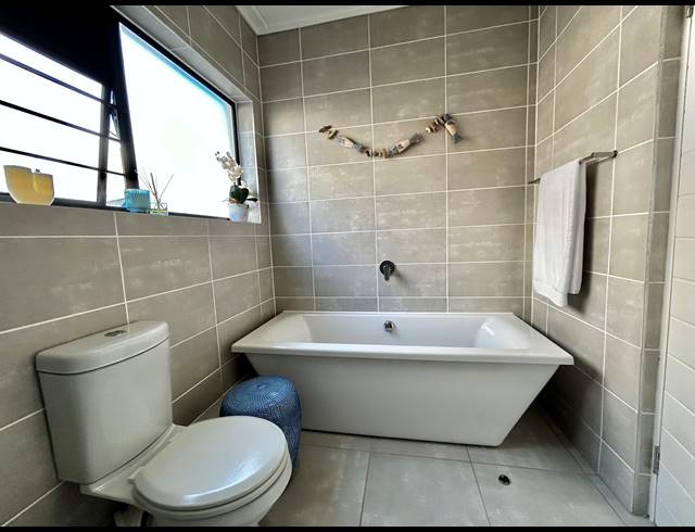 2 BEDROOM APARTMENT TO LET IN BALLITO CENTRAL